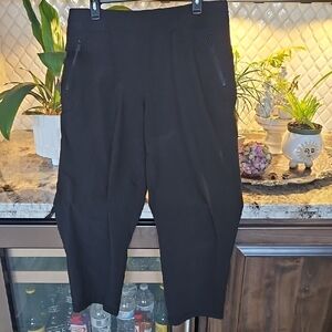 Chico's Black 7/8 Length Pullon Capri. NWOT.